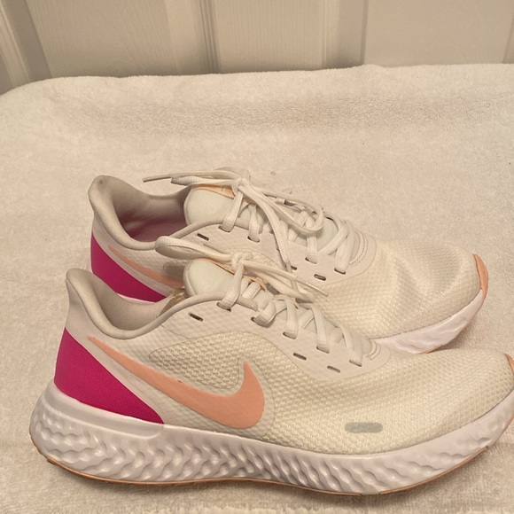 Nike Revolution White/Pink Tennis Shoes…size 10 - Picture 5 of 7